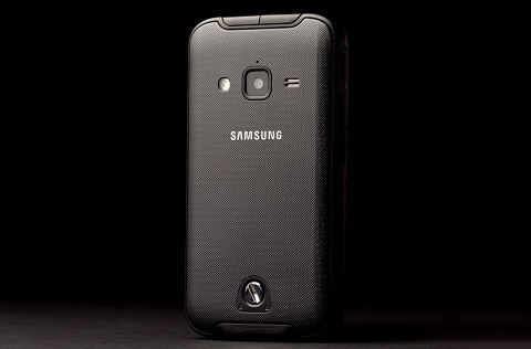 samsung-galaxy-rugby-pro-review-back-angle-2-800x600